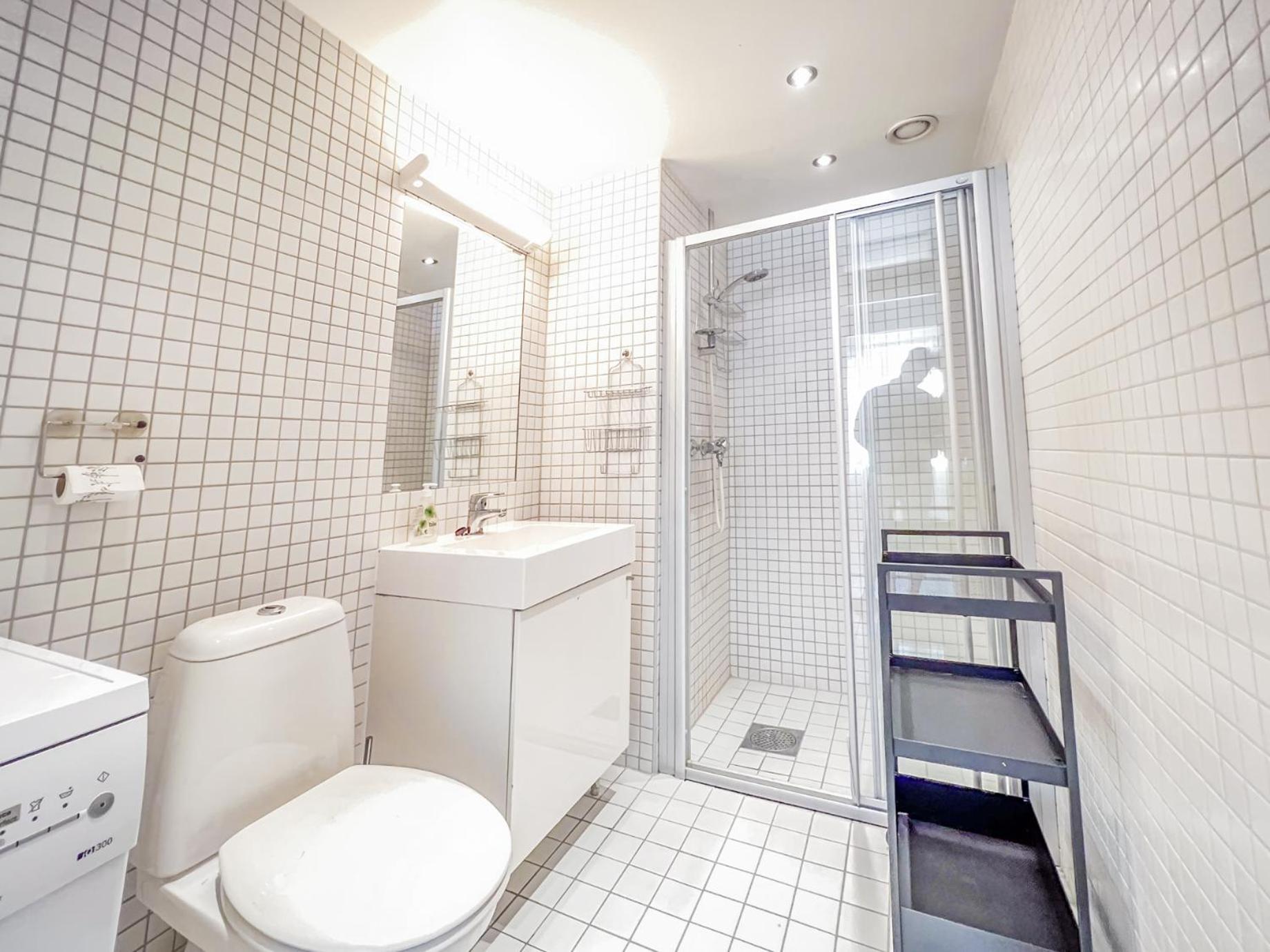 **modern ***central ***rooftop *** You'll Love It Guest house *